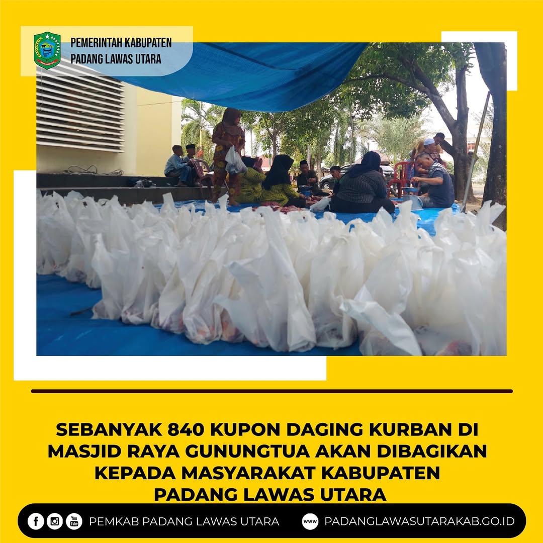 Pembagian Daging Kurban di Masjid Raya Gunungtua