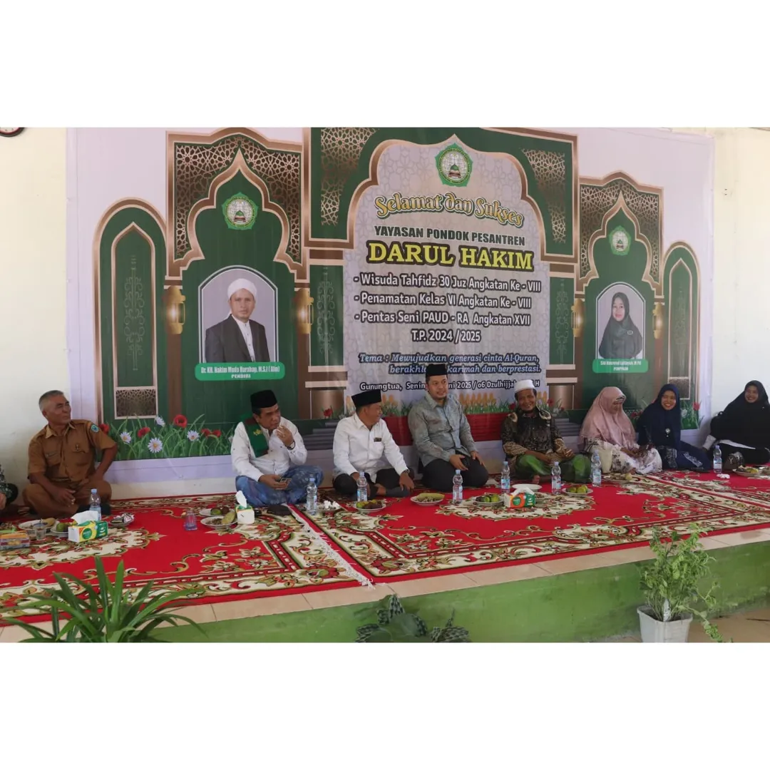Bupati Padang Lawas Utara menghadiri penamatan Yayasan Pondok Pesantren (Ponpes) Darul Hakim Tahun Ajaran 2024/202