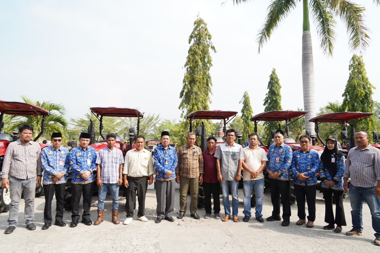 Penyerahan Bantuan Alat dan Mesin Pertanian (ALSINTAN)